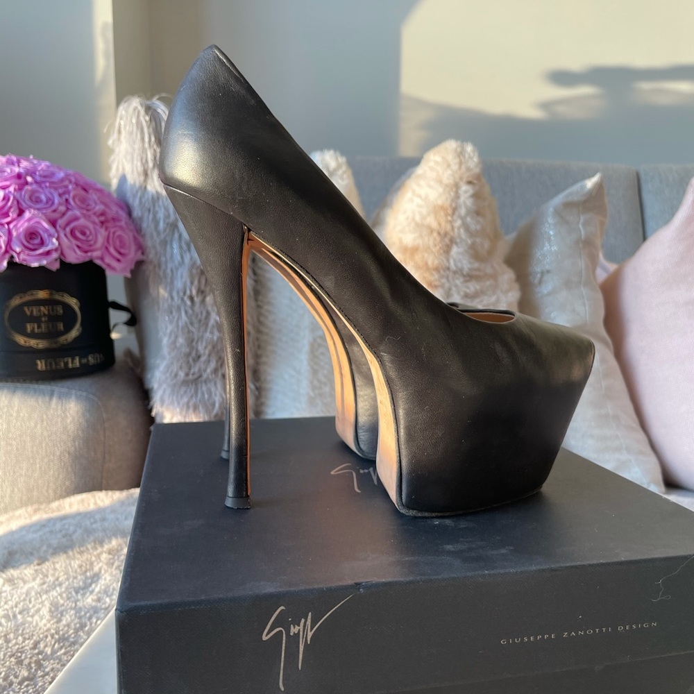 Giuseppe Zanotti black leather platform pumps 38